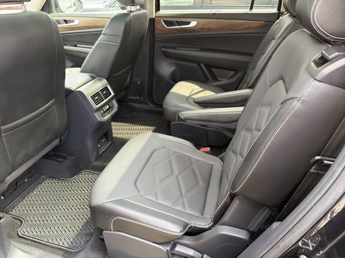 Used 2024 Volkswagen Atlas SE AWD/4WD image 21