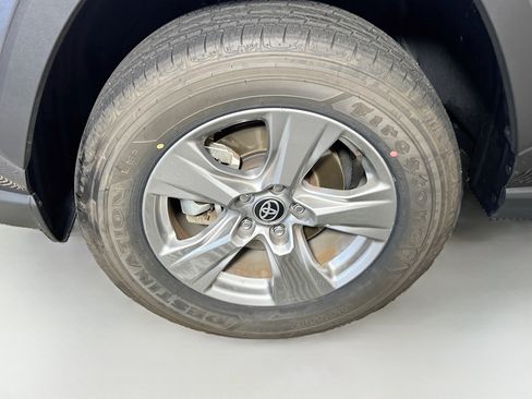 Used 2025 Toyota RAV4 XLE AWD/4WD image 14