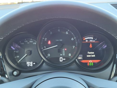 Used 2025 Porsche Macan image 15