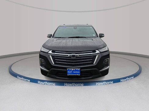 Used 2023 Chevrolet Traverse LT w/ LT Premium Package AWD/4WD image 2