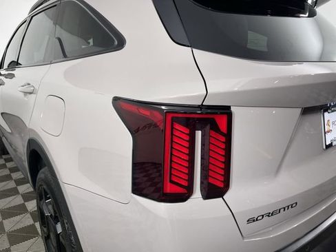 Used 2025 Kia Sorento SX image 37