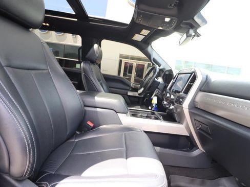 Certified 2022 Ford F250 Lariat w/ Black Appearance Package AWD/4WD image 16