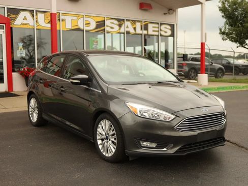Used 2018 Ford Focus Titanium FWD image 3