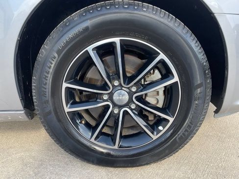 Used 2017 Dodge Grand Caravan GT FWD image 23