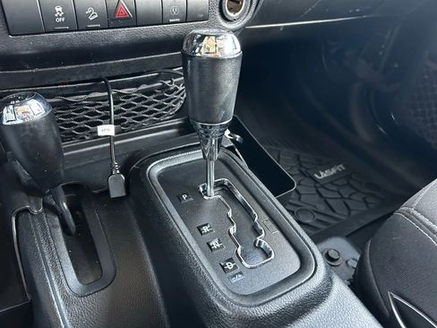 Used 2018 Jeep Wrangler Unlimited Sahara image 24