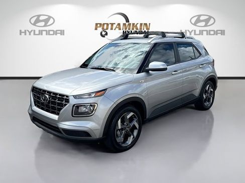 Used 2023 Hyundai Venue SEL image 1