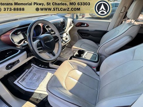 Used 2020 Chrysler Pacifica Limited FWD image 10