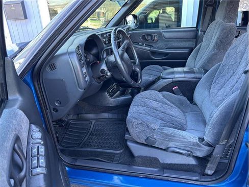 Used 2001 Chevrolet S10 Pickup LS w/ Cold-Climate Pkg image 11