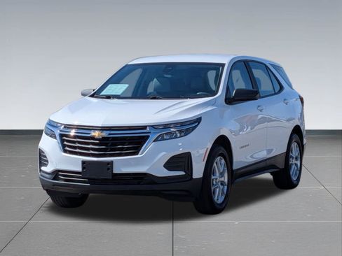 Used 2022 Chevrolet Equinox LS AWD/4WD image 9