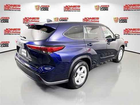 Certified 2023 Toyota Highlander LE image 16