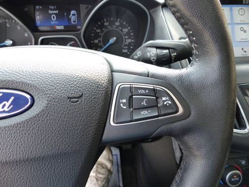 Used 2018 Ford Focus Titanium w/ Titanium Technology Package FWD image 28