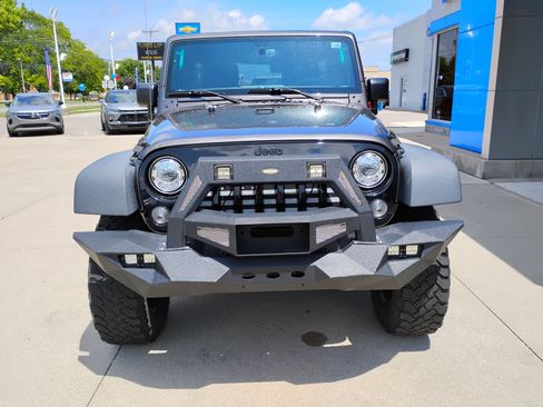 Used 2018 Jeep Wrangler Unlimited Sport AWD/4WD image 2