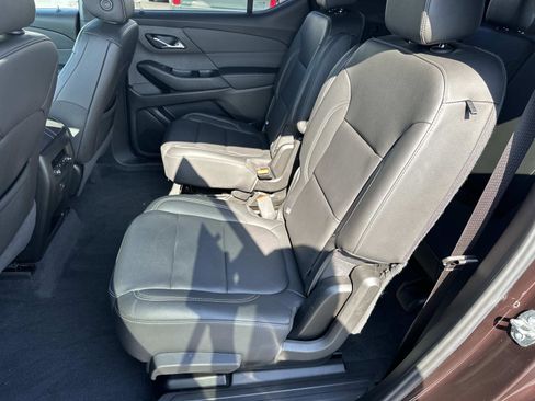 Certified 2023 Chevrolet Traverse LT FWD image 11