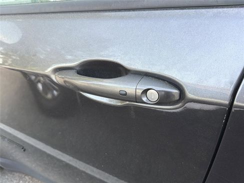 Used 2020 Jeep Compass Latitude image 9