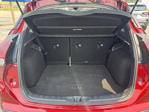 Used 2021 Nissan Kicks SR w/ SR Premium Package FWD image 13