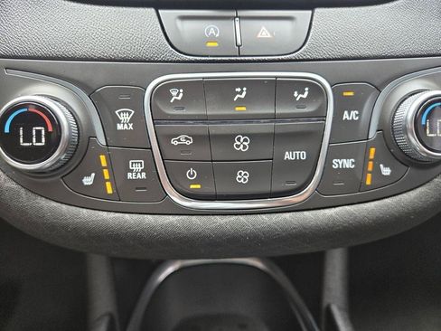 Used 2020 Chevrolet Malibu LT FWD image 23