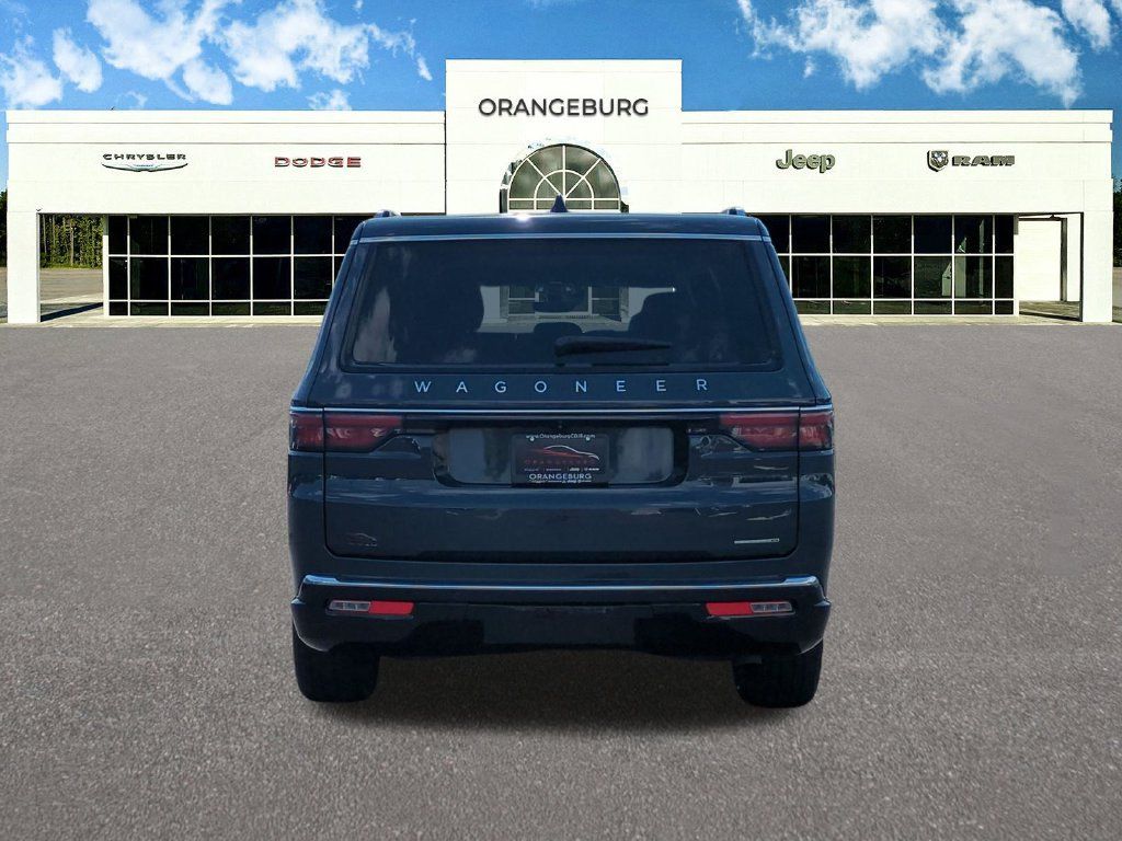 Used 2024 Jeep Wagoneer L Series II w/ Flexible Seating Group AWD/4WD image 7