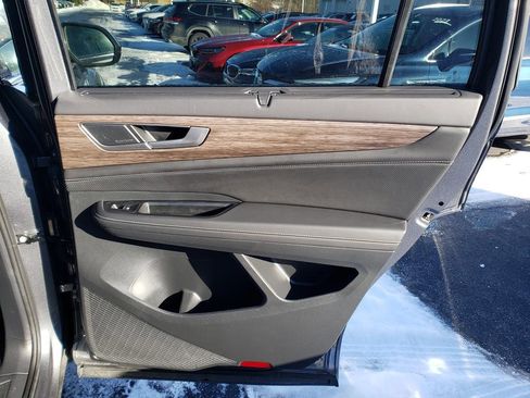 Used 2025 Volkswagen Atlas SEL Premium R-Line image 16