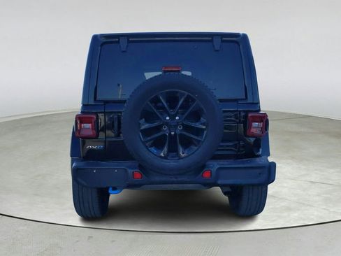 Used 2022 Jeep Wrangler Unlimited Sahara w/ Cold Weather Group AWD/4WD image 5