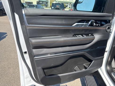 New 2026 Jeep Grand Wagoneer Summit AWD/4WD image 20