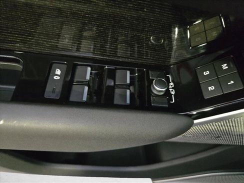Used 2022 Land Rover Range Rover Velar S AWD/4WD image 28