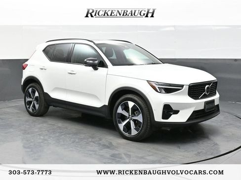 Used 2025 Volvo XC40 B5 Plus AWD/4WD image 1