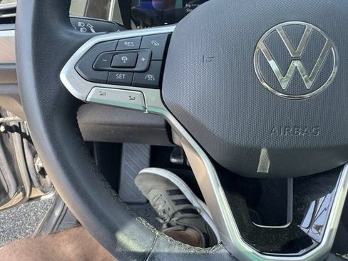 Used 2023 Volkswagen Jetta SE w/ Panoramic Sunroof Package FWD image 24