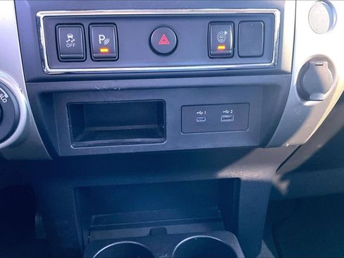 Used 2021 Nissan Titan SV image 16