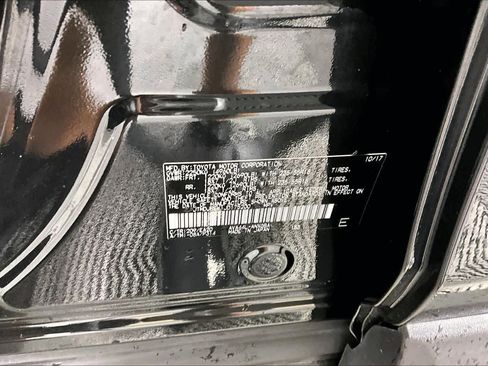 Used 2018 Toyota RAV4 Limited image 34