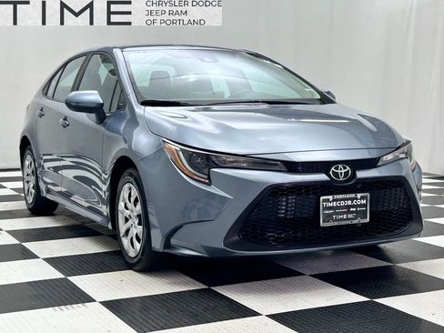 Used 2022 Toyota Corolla LE image 2