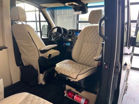 Used 2023 Mercedes-Benz Sprinter 3500 image 13
