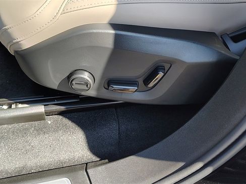 New 2026 Volvo XC90 B6 Core image 9