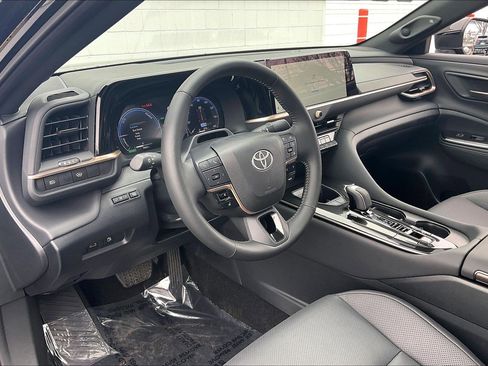Used 2026 Toyota Crown Limited w/ Advanced Technology Package image 18