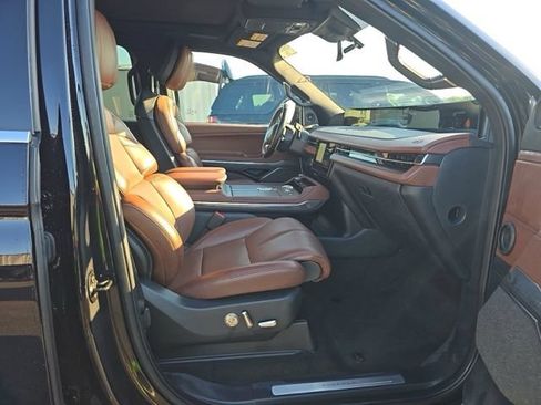 Used 2025 Lincoln Navigator L Reserve AWD/4WD image 10
