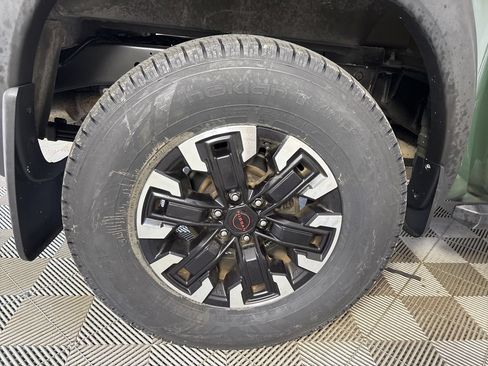 Used 2023 Nissan Frontier PRO-4X w/ Pro Convenience Package AWD/4WD image 32