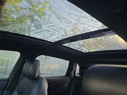 Used 2016 Lincoln MKX Reserve w/ Luxury Package FWD image 29