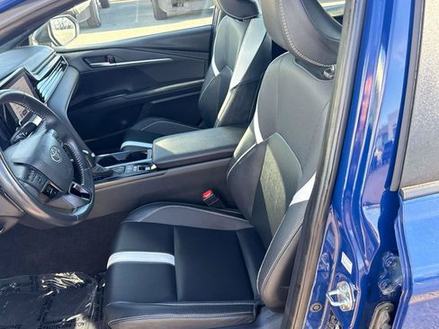 Used 2025 Toyota Camry SE FWD image 11