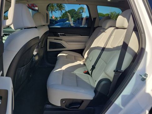 Certified 2025 Kia Telluride SX FWD image 9