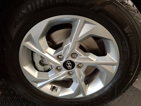 Used 2023 Hyundai Tucson SE image 3