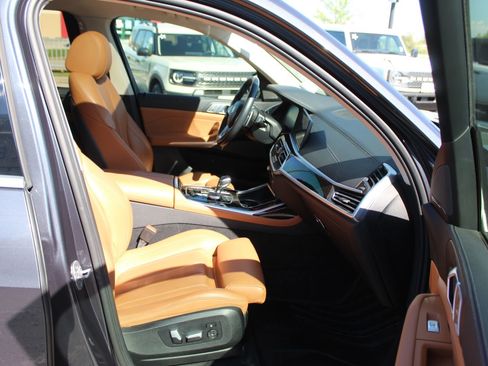 Used 2021 BMW X7 xDrive40i w/ Premium Package AWD/4WD image 12