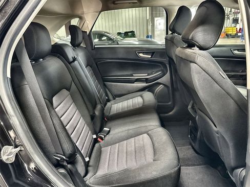 Used 2020 Ford Edge SE image 29