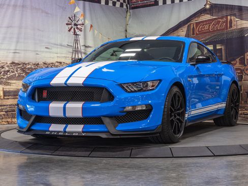 Used 2017 Ford Mustang Shelby GT350 w/ Electronics Package RWD image 2