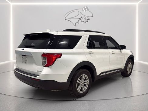 Used 2023 Ford Explorer XLT AWD/4WD image 6
