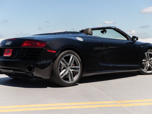 Used 2014 Audi R8 V10 AWD/4WD image 17