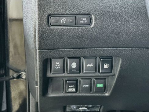 Used 2019 Nissan Rogue SV AWD/4WD image 13
