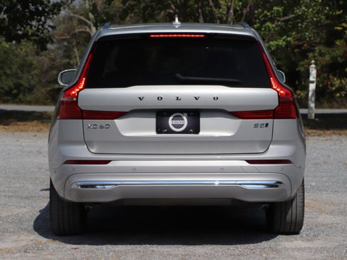 Used 2022 Volvo XC60 B5 Inscription w/ Advanced Package image 4