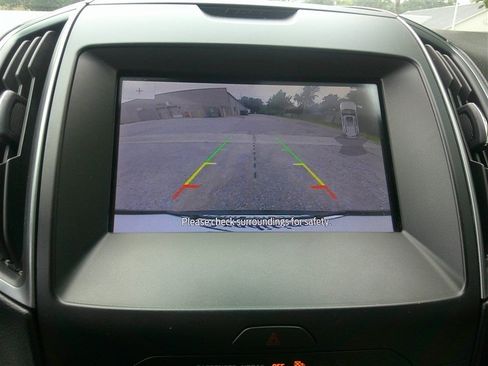 Used 2020 Ford Edge SE FWD image 13