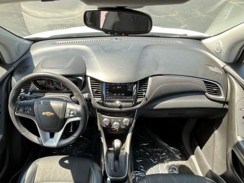 Used 2020 Chevrolet Trax LT w/ LT Convenience Package AWD/4WD image 11