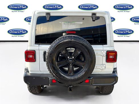 Used 2022 Jeep Wrangler Unlimited Sahara w/ LED Lighting Group AWD/4WD image 6