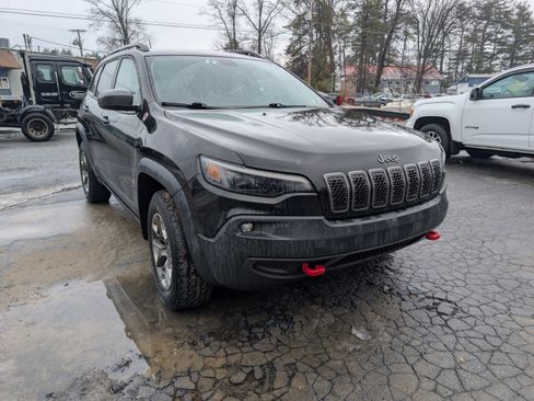 Used 2019 Jeep Cherokee Trailhawk w/ Cold Weather Group image 3